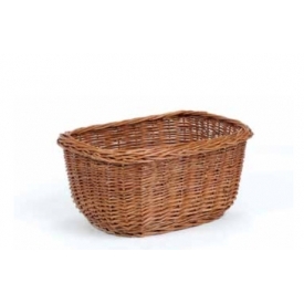 Oval basket in wicker